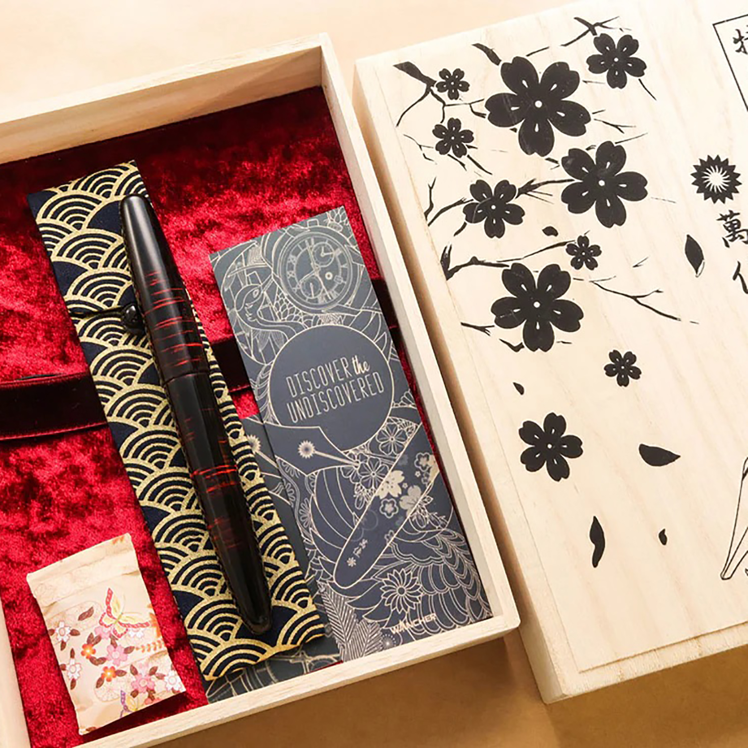 Wancher Dream Pen Aizu Urushi Akebono-nuri Fountain Pen Wancher Dream Pen Aizu Urushi Akebono-nuri Fountain Pen