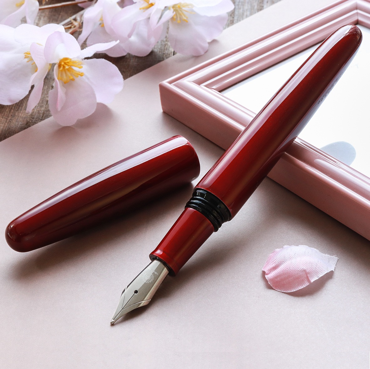 Wancher Dream Pen Aizu Urushi Tamamushi-nuri Aka Fountain Pen