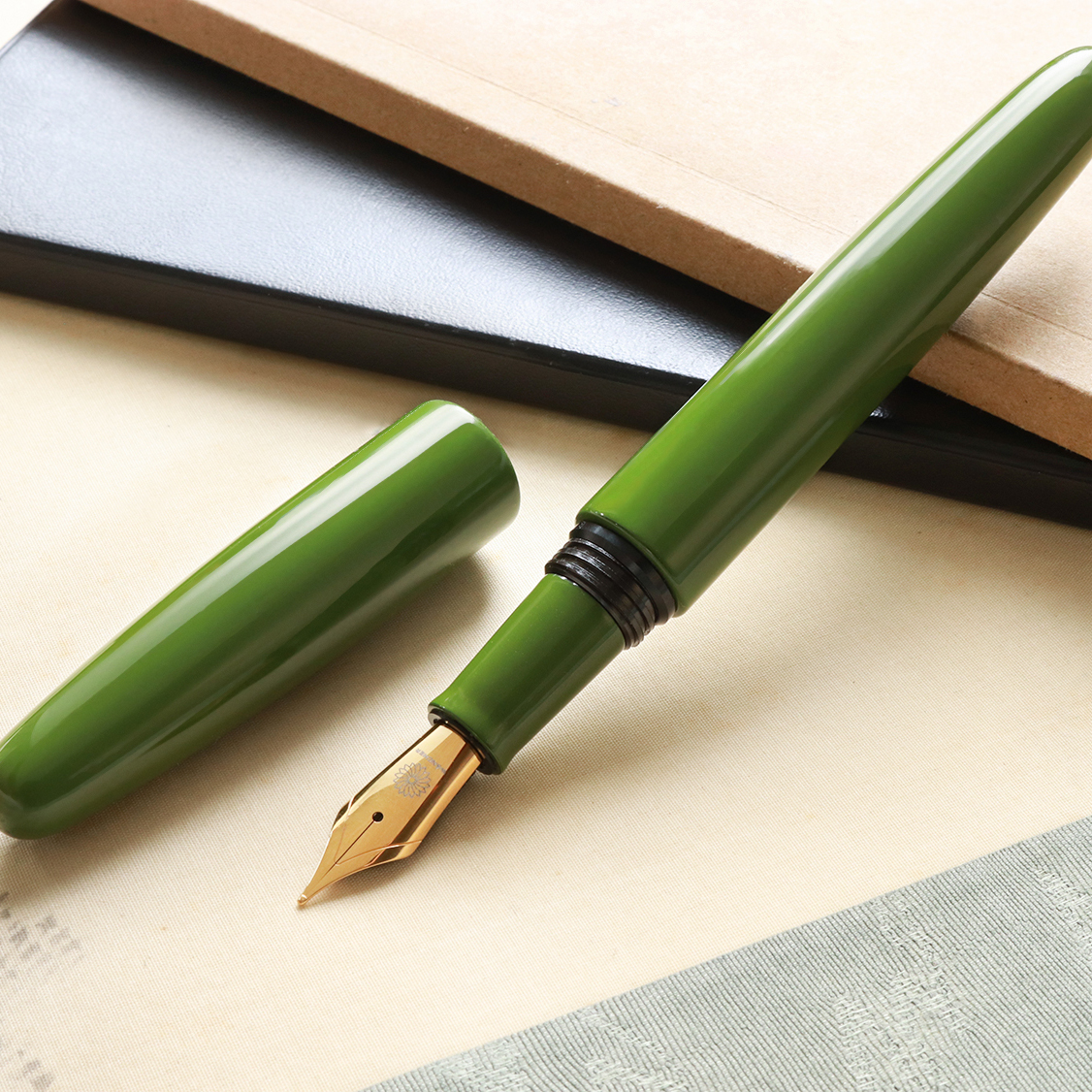 Wancher Dream Pen True Urushi Uguisu-Iro Fountain Pen