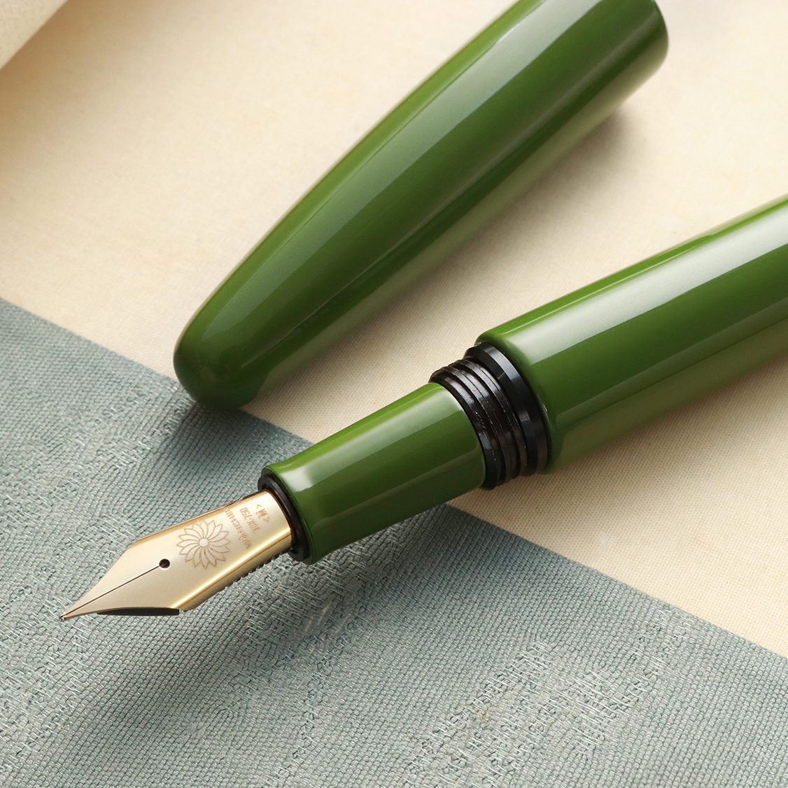 Wancher Dream Pen True Urushi Uguisu-Iro Fountain Pen