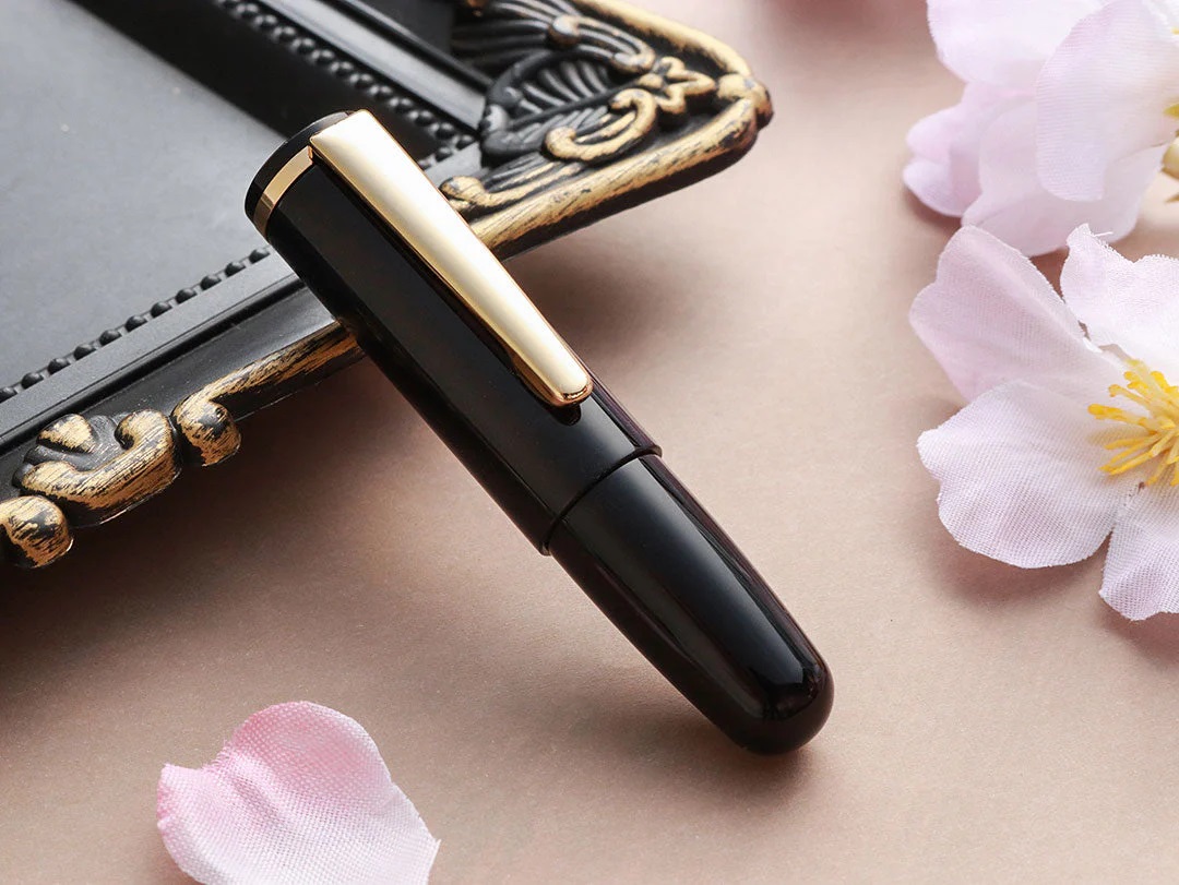 Wancher PuChiCo Penguin Black GT Fountain Pen Wancher PuChiCo Penguin Black GT Fountain Pen
