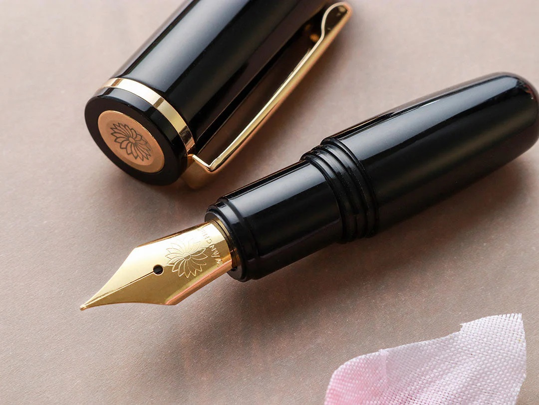Wancher PuChiCo Penguin Black GT Fountain Pen Wancher PuChiCo Penguin Black GT Fountain Pen