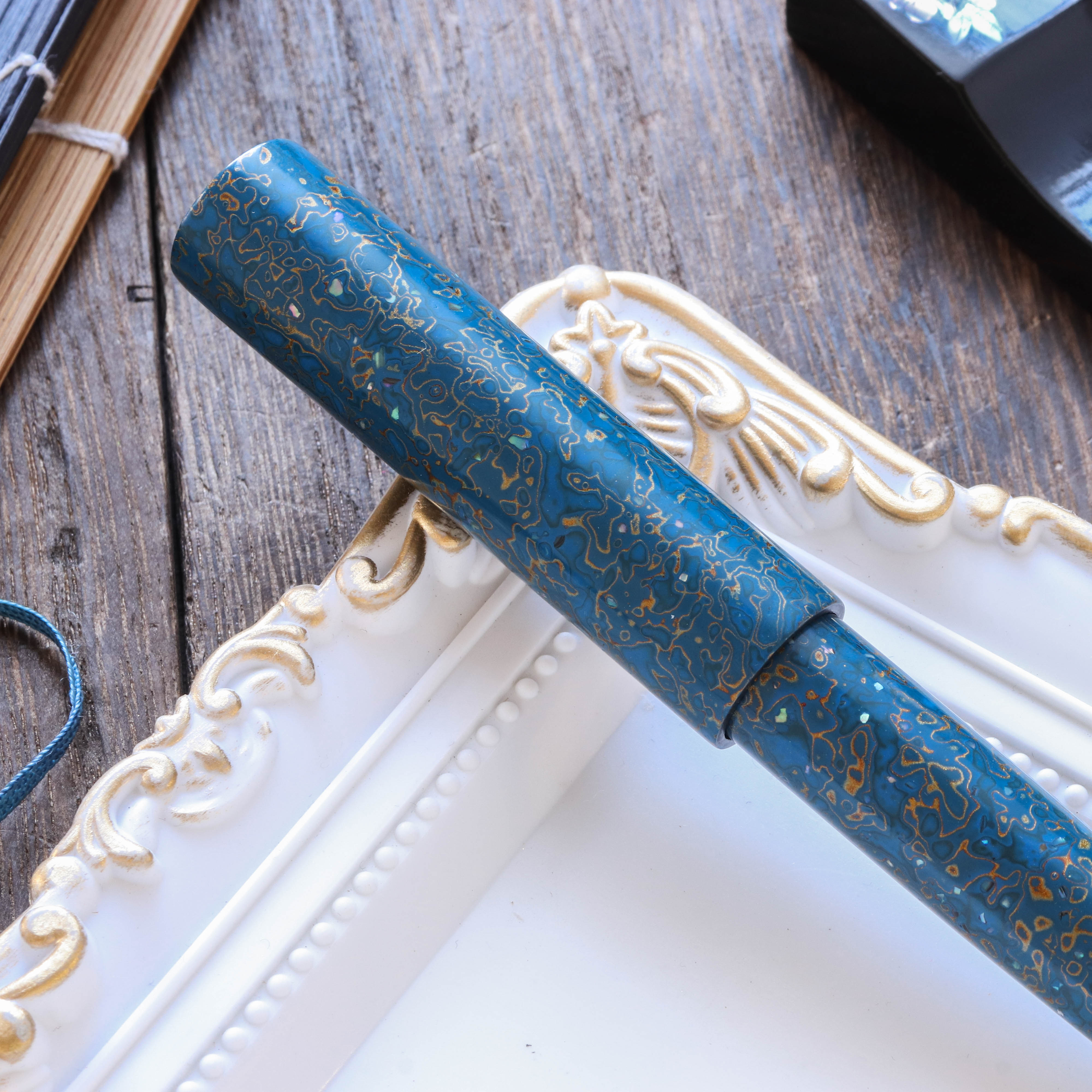 Wancher Sekai Saihi Urushi Ao-age Raden Fountain Pen Wancher Sekai Saihi Urushi Ao-age Raden Fountain Pen