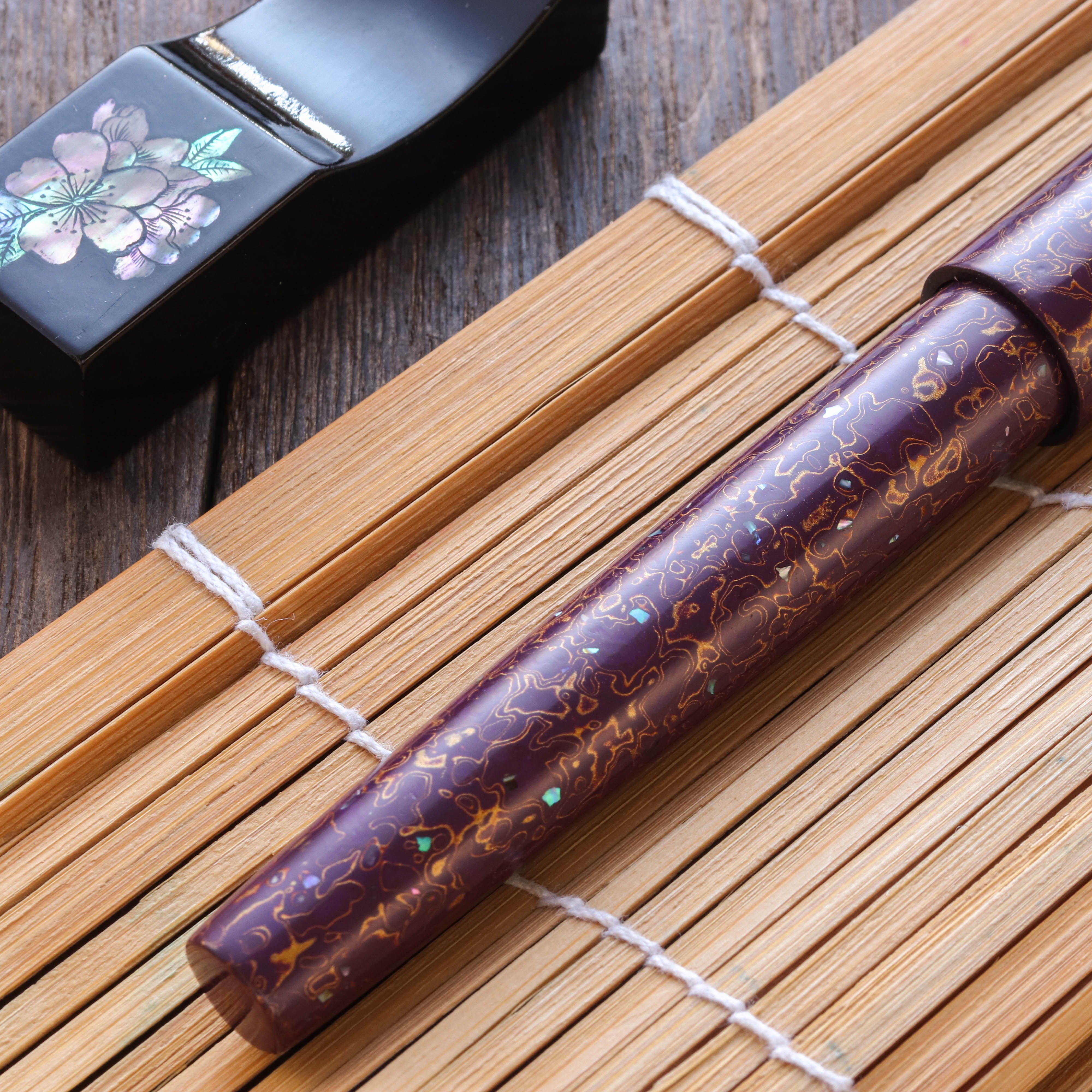 Wancher Sekai Saihi Urushi Murasaki-age Raden Caneta de Tinta Permanente