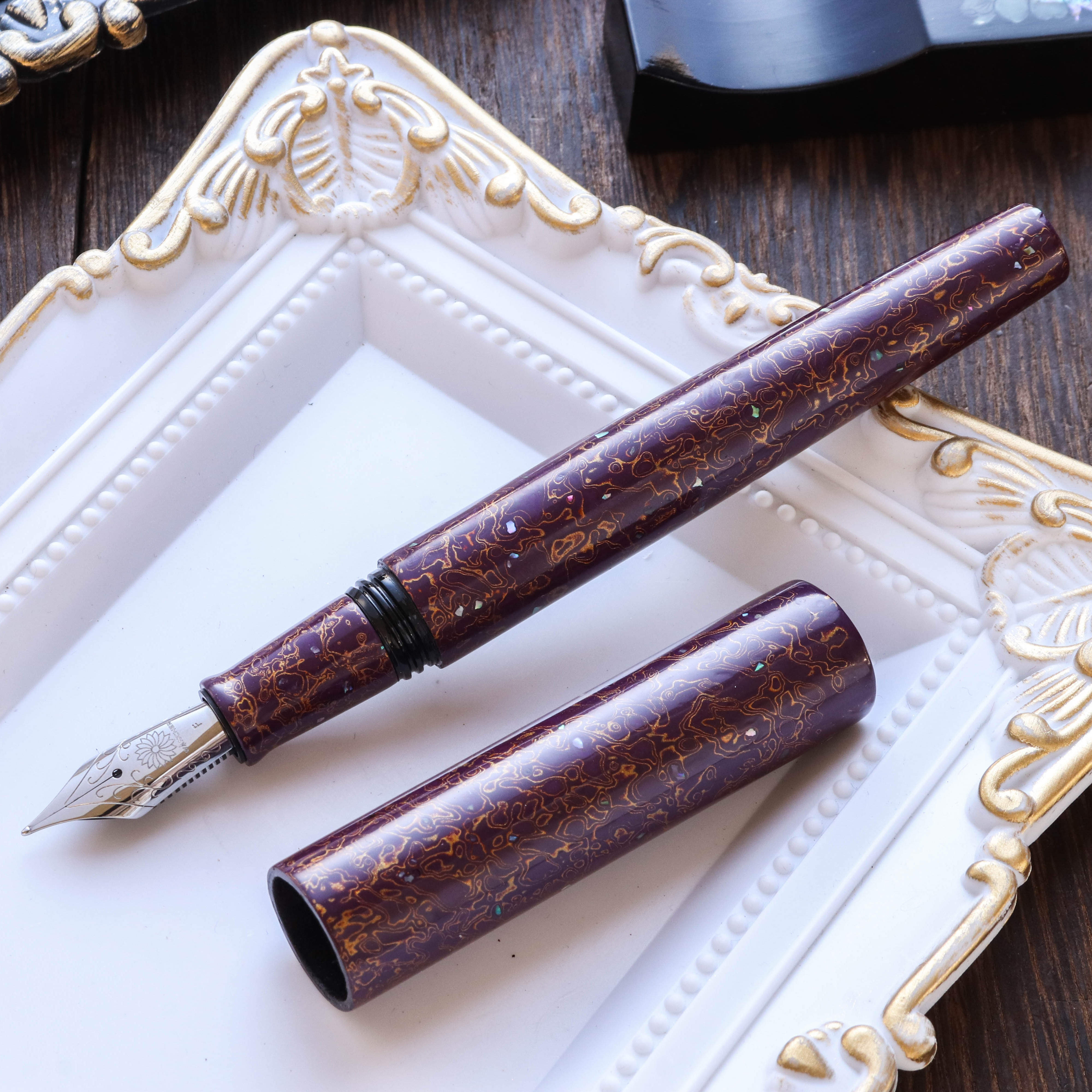 Wancher Sekai Saihi Urushi Murasaki-age Raden Caneta de Tinta Permanente