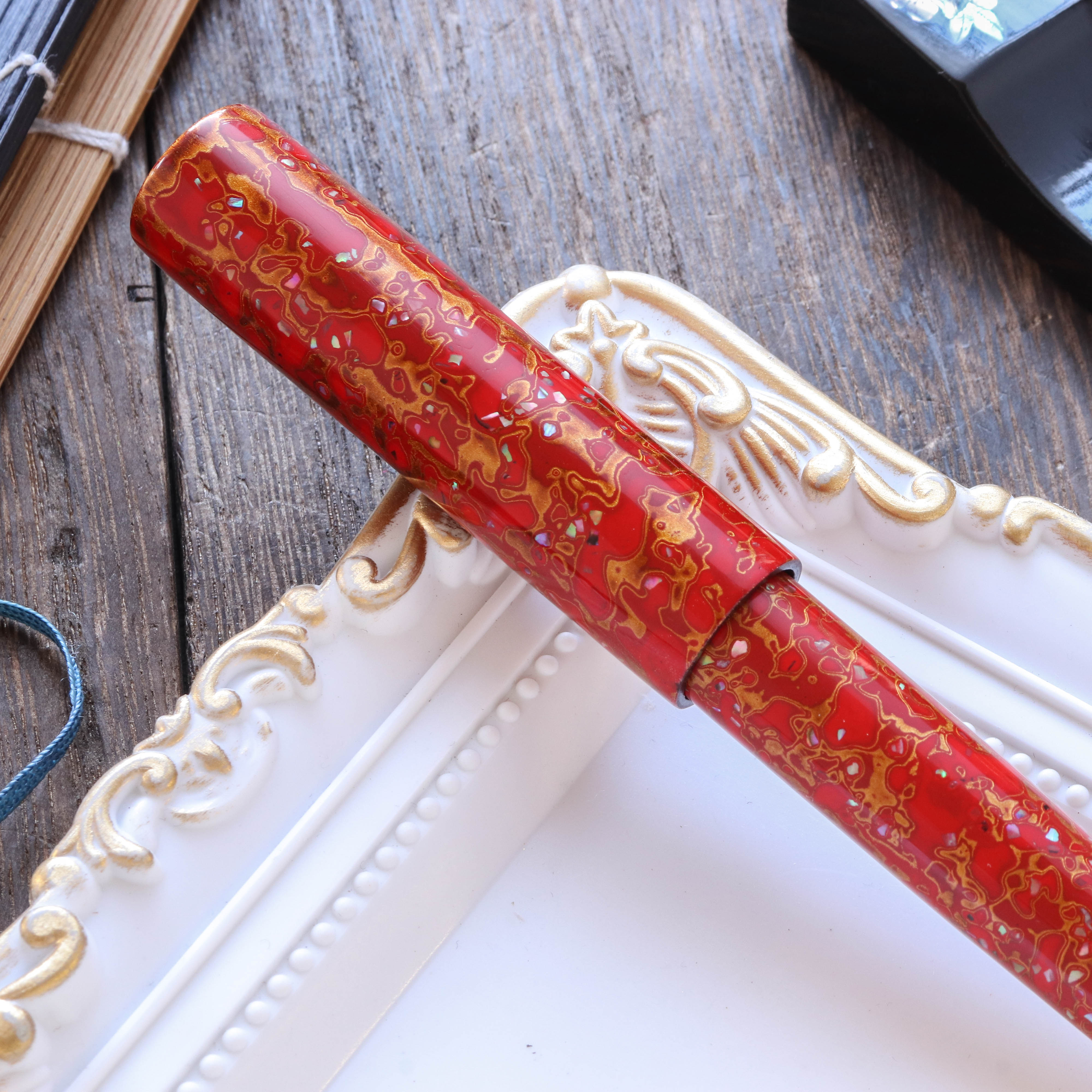 Wancher Sekai Saihi Urushi Aka-age Raden Caneta de Tinta Permanente