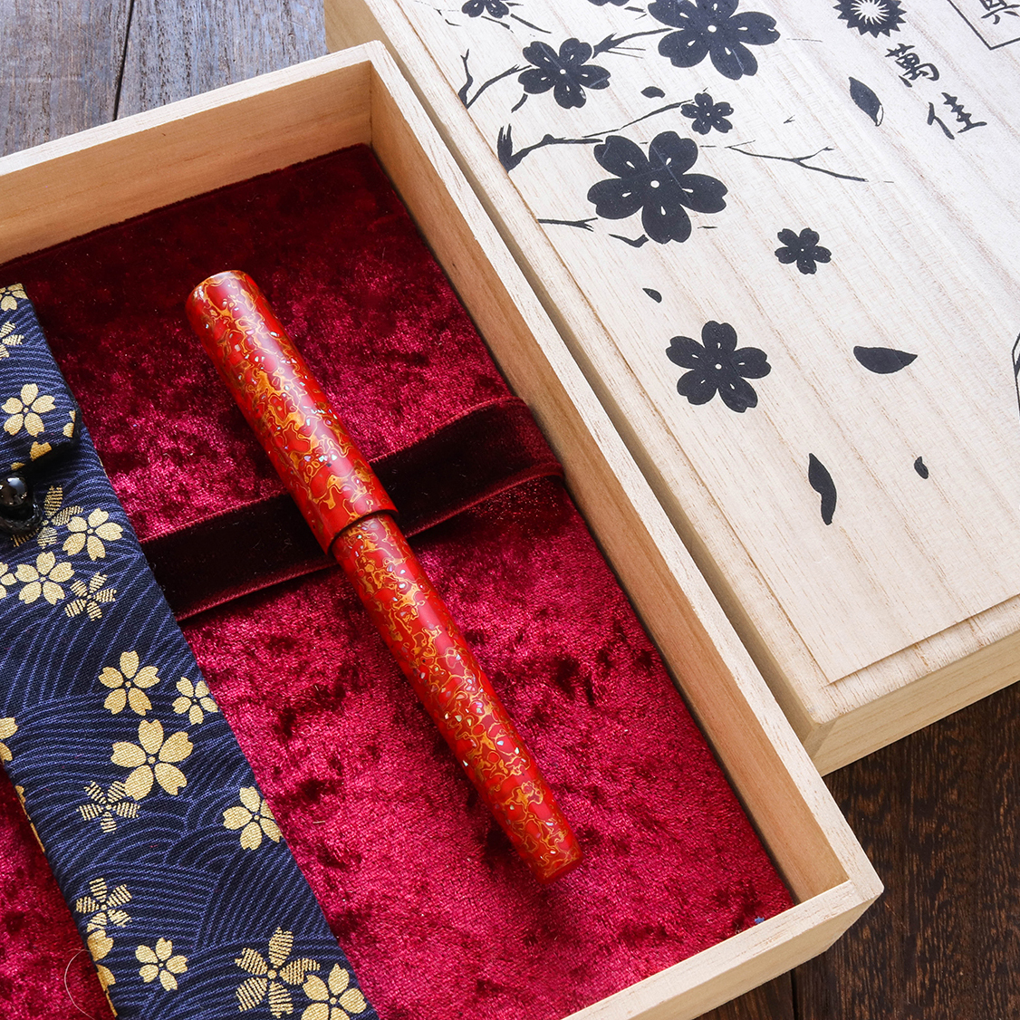 Wancher Sekai Saihi Urushi Aka-age Raden Caneta de Tinta Permanente