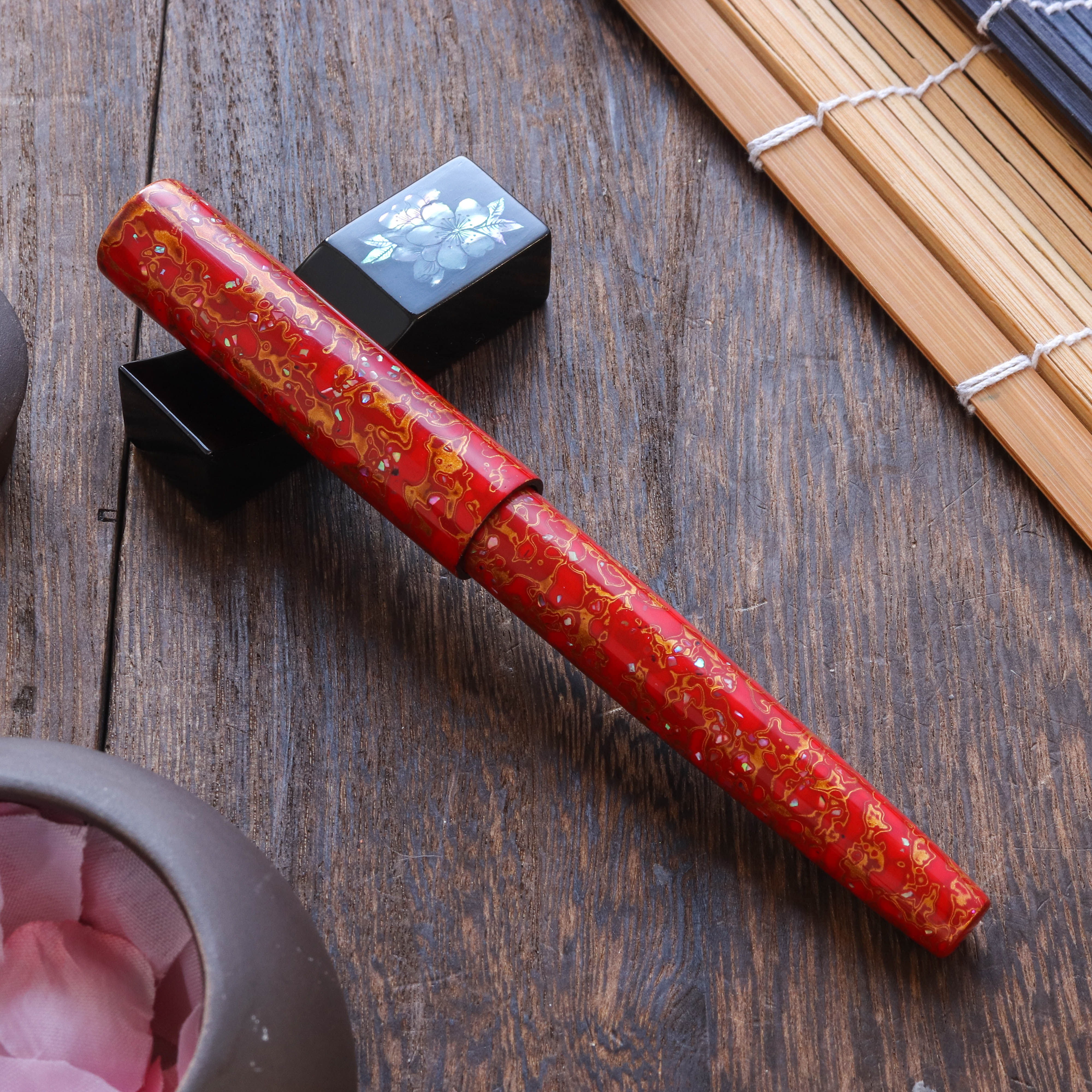 Wancher Sekai Saihi Urushi Aka-age Raden Fountain Pen Wancher Sekai Saihi Urushi Aka-age Raden Fountain Pen
