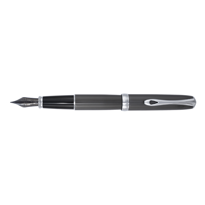 Diplomat Excellence A Guilloche PVD Black/Chrome Fountain pen Diplomat Excellence A Guilloche PVD Black/Chrome Fountain pen