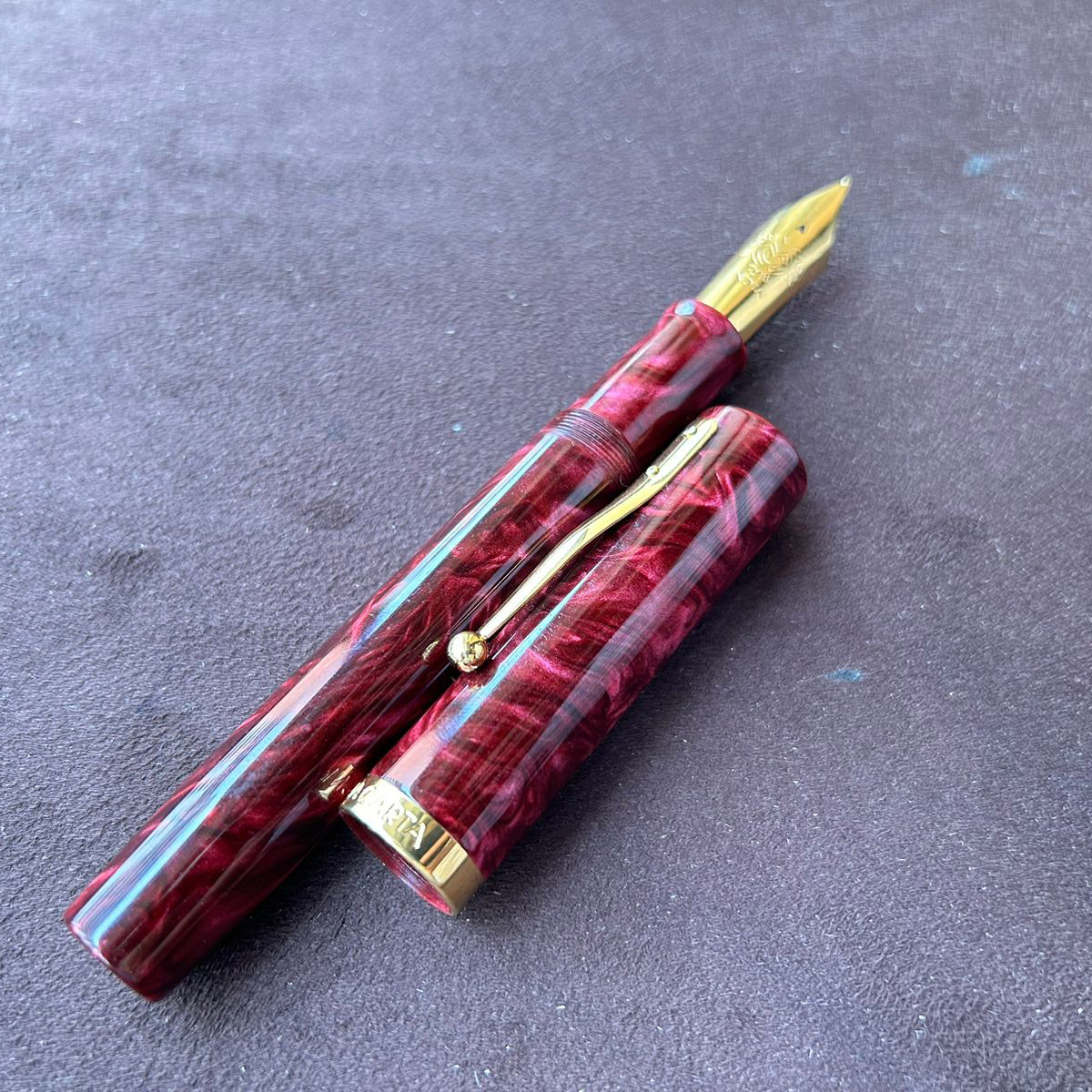 Magna Carta Mag 1000 Red GT Fountain Pen Magna Carta Mag 1000 Red GT Fountain Pen