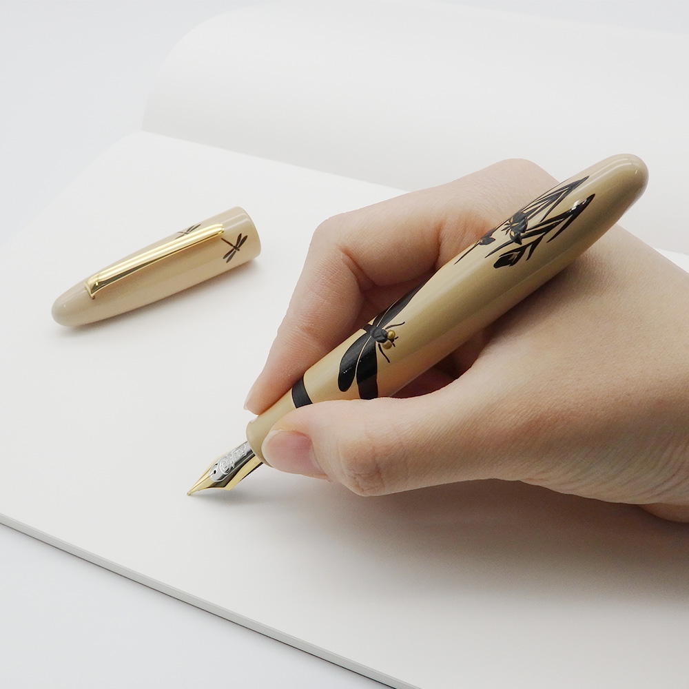 Taccia Age-e Maki-e Dragon and Iris Fountain pen Taccia Age-e Maki-e Dragon and Iris Fountain pen