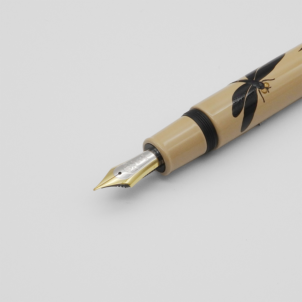 Taccia Age-e Maki-e Dragon and Iris Fountain pen Taccia Age-e Maki-e Dragon and Iris Fountain pen
