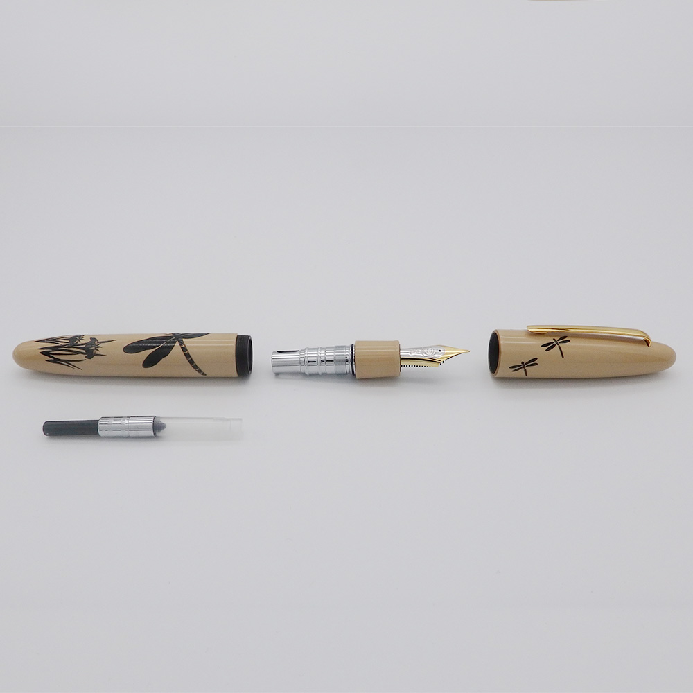 Taccia Age-e Maki-e Dragon and Iris Fountain pen Taccia Age-e Maki-e Dragon and Iris Fountain pen