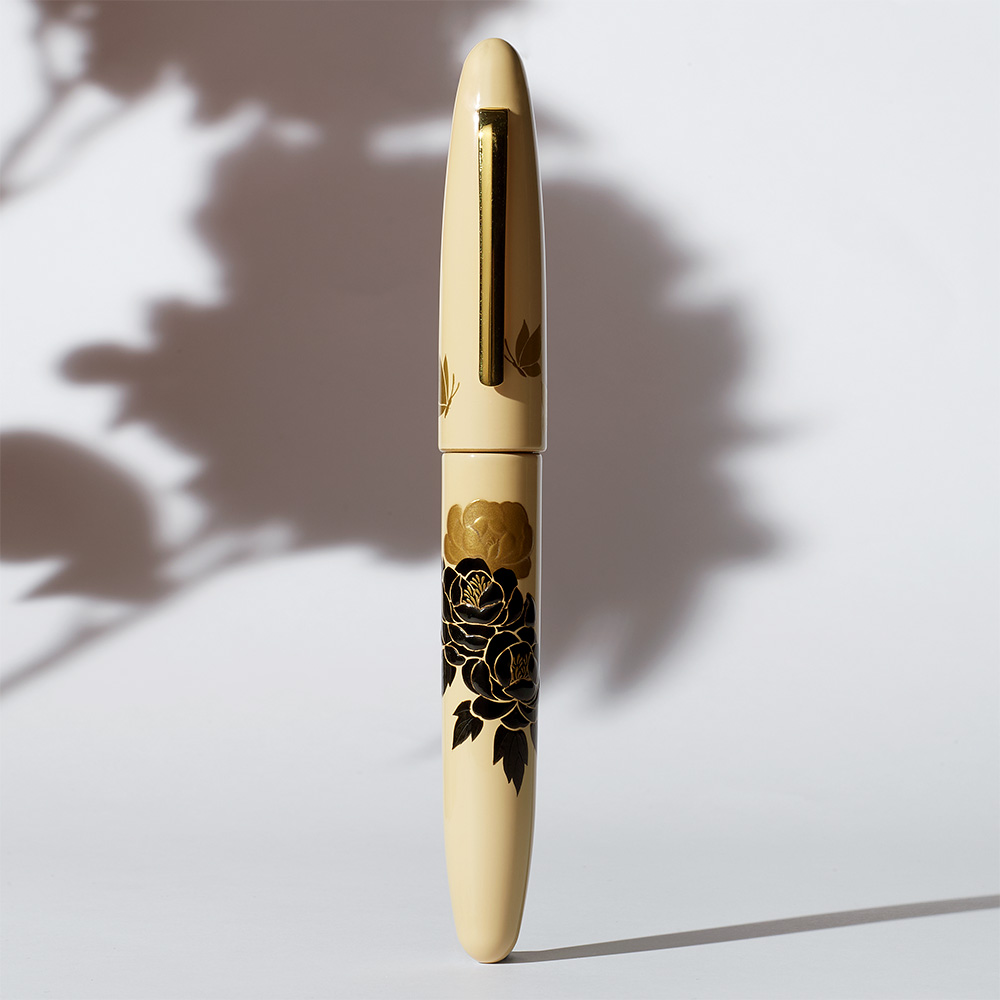 Taccia Age-e Maki-e Peony and Butterfly Fountain pen Taccia Age-e Maki-e Peony and Butterfly Fountain pen