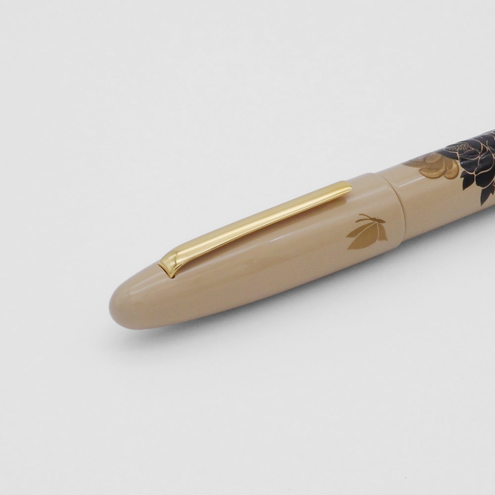 Taccia Age-e Maki-e Peony and Butterfly Fountain pen Taccia Age-e Maki-e Peony and Butterfly Fountain pen