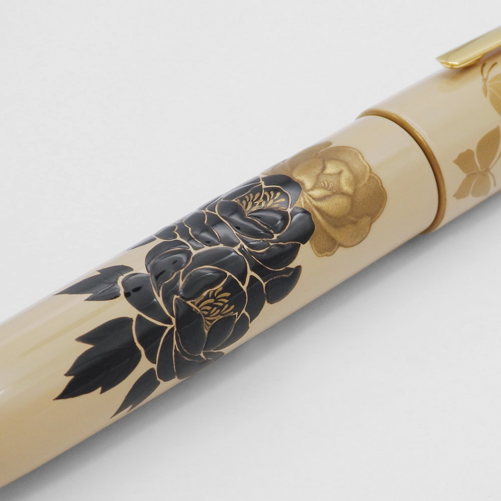 Taccia Age-e Maki-e Peony and Butterfly Fountain pen Taccia Age-e Maki-e Peony and Butterfly Fountain pen