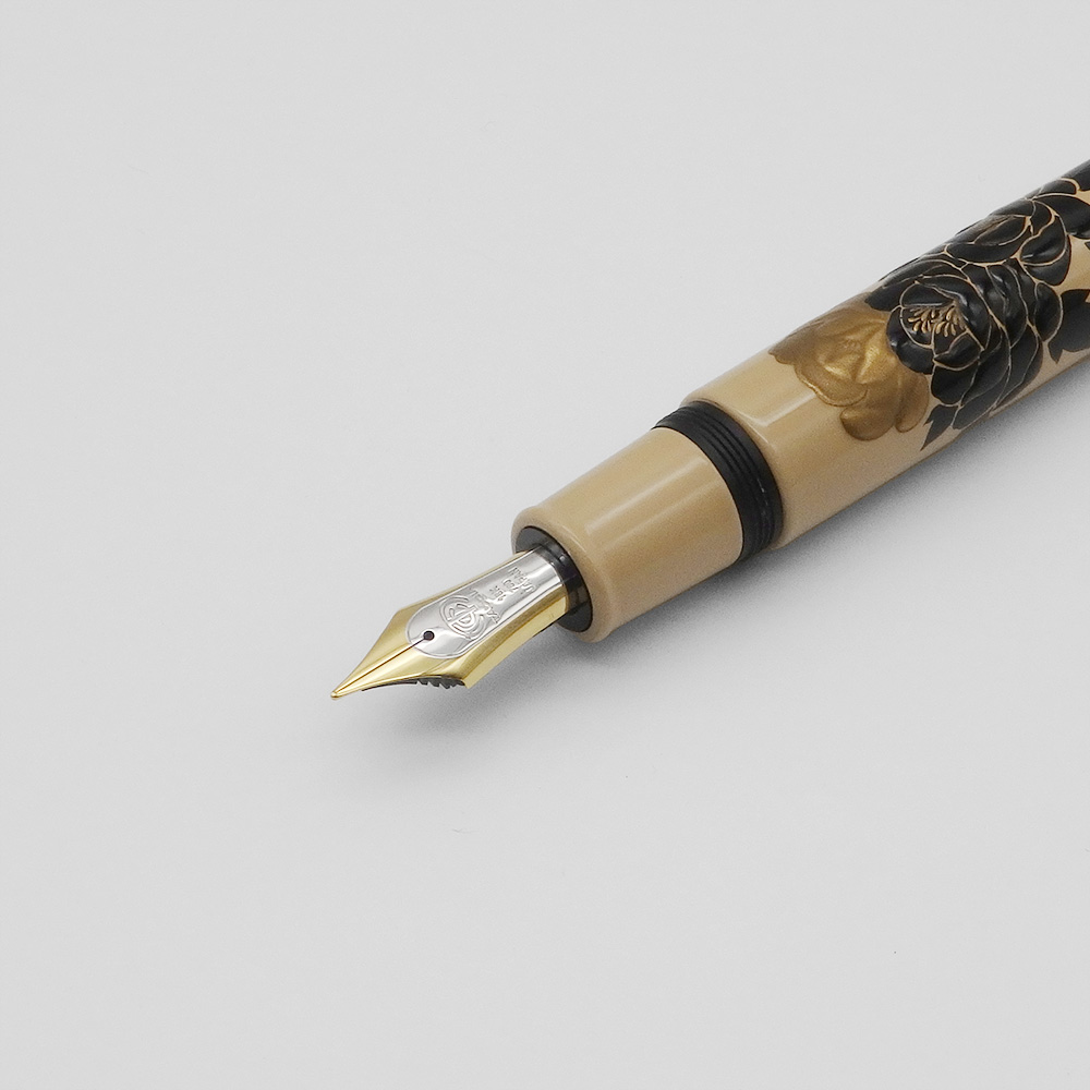 Taccia Age-e Maki-e Peony and Butterfly Fountain pen Taccia Age-e Maki-e Peony and Butterfly Fountain pen