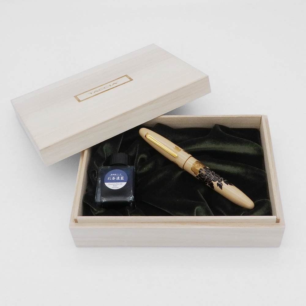 Taccia Age-e Maki-e Peony and Butterfly Fountain pen Taccia Age-e Maki-e Peony and Butterfly Fountain pen