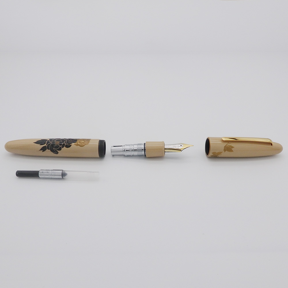 Taccia Age-e Maki-e Peony and Butterfly Fountain pen Taccia Age-e Maki-e Peony and Butterfly Fountain pen