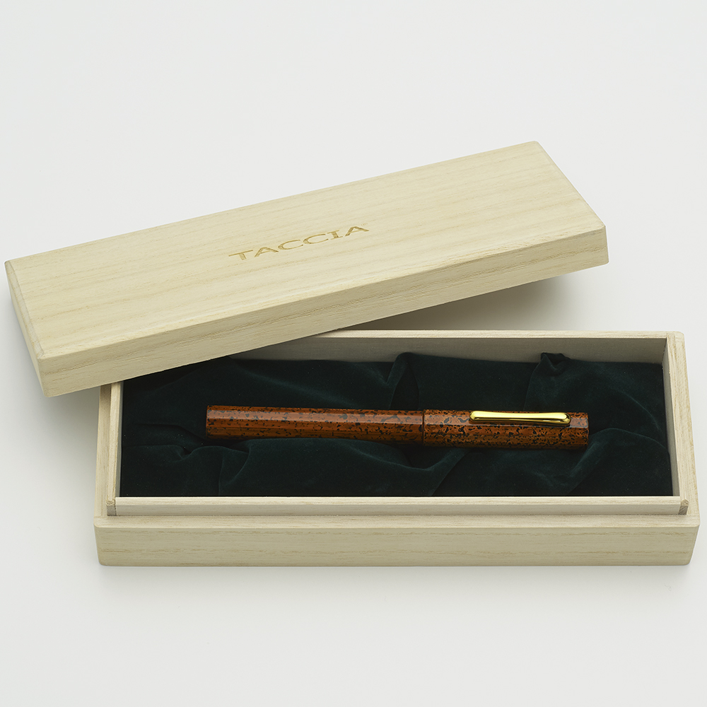 Taccia Hyakko Hisho II Bengara Fountain pen Taccia Hyakko Hisho II Bengara Fountain pen